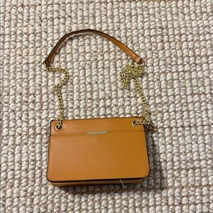 Elegant Tan Shoulder Bag with Gold Chain